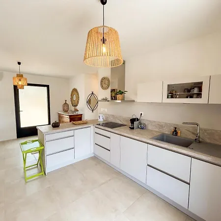 Joli T2 Avec Terrasse A Apartment Bandol