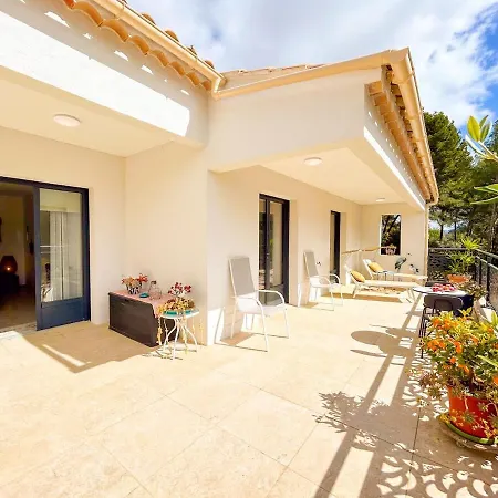 Joli T2 Avec Terrasse A Apartment Bandol